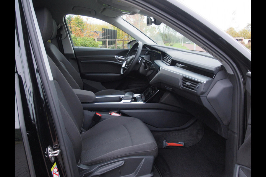 Audi e-tron Sportback 55 quattro edition 95 kWh | SOH 92% | DAB | Black Optic | Parkeersensoren | NL-Auto |