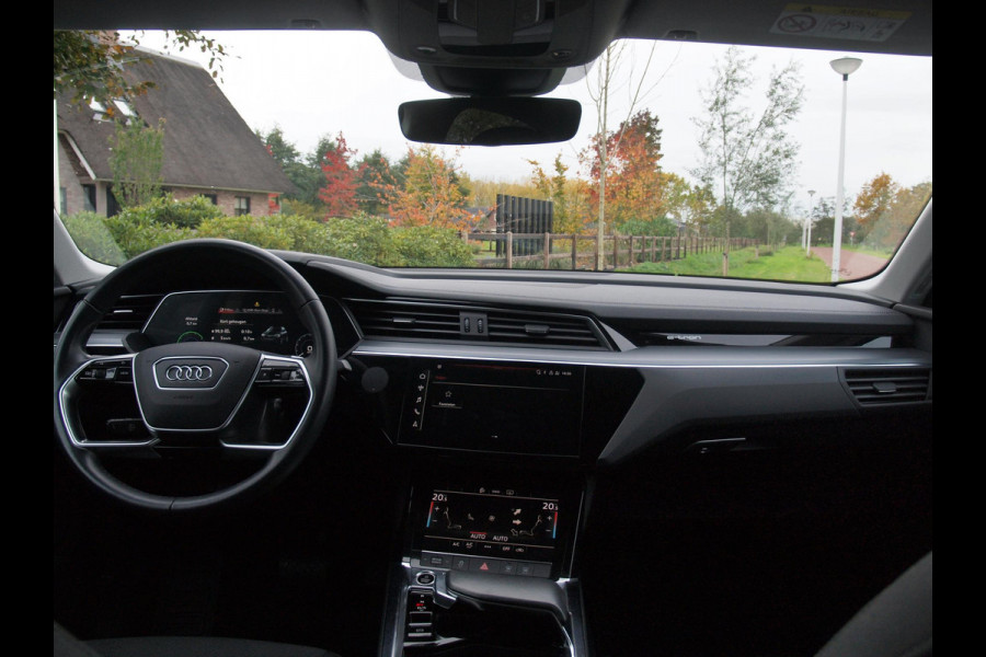 Audi e-tron Sportback 55 quattro edition 95 kWh | SOH 92% | DAB | Black Optic | Parkeersensoren | NL-Auto |
