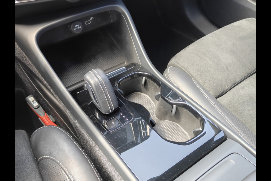 Volvo XC40 P8 AWD 408PK R-Design | SoH 91% | BLIS | PDC V+A | Elektr. Kofferklep | Stoel/Stuur verwarm. | Camera Achter | Carplay |