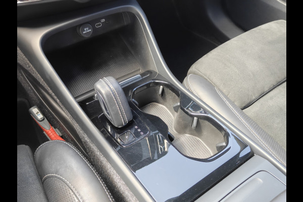 Volvo XC40 P8 AWD 408PK R-Design | SoH 91% | BLIS | PDC V+A | Elektr. Kofferklep | Stoel/Stuur verwarm. | Camera Achter | Carplay |