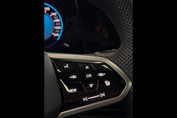 Volkswagen Golf Variant 1.5 eTSI 3x R-Line CarPlay Panorama Camera