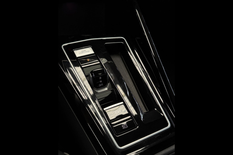Volkswagen Golf Variant 1.5 eTSI 3x R-Line CarPlay Panorama Camera