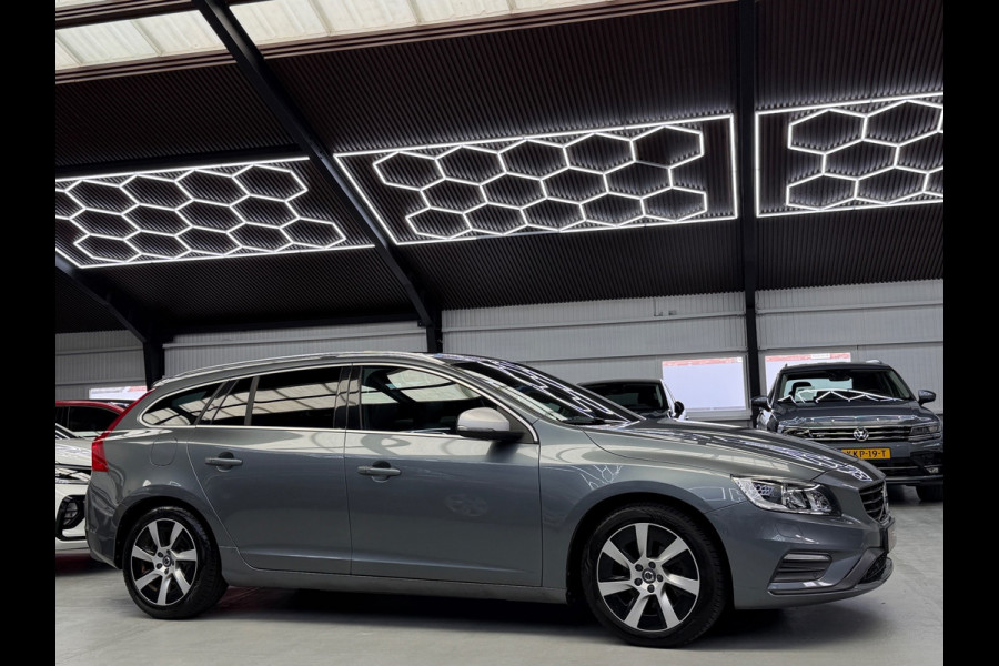 Volvo V60 2.0 T4 R-Design Camera Schuifdak Trekhaak