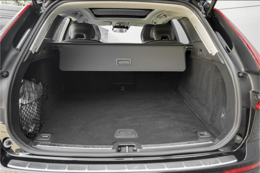 Volvo XC60 2.0 B5 Momentum Pro ACC HUD Pano Elek Trekhaak Ori NL 1e Eig