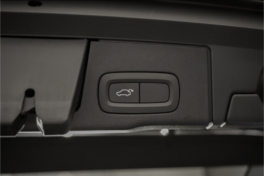 Volvo XC60 2.0 B5 Momentum Pro ACC HUD Pano Elek Trekhaak Ori NL 1e Eig