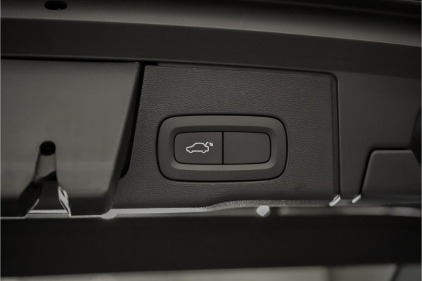 Volvo XC60 2.0 B5 Momentum Pro ACC HUD Pano Elek Trekhaak Ori NL 1e Eig