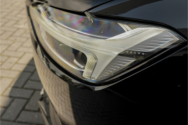 Volvo XC60 2.0 B5 Momentum Pro ACC HUD Pano Elek Trekhaak Ori NL 1e Eig