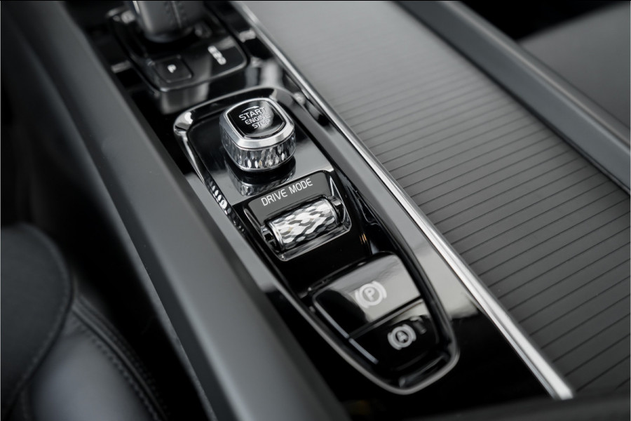 Volvo XC60 2.0 B5 Momentum Pro ACC HUD Pano Elek Trekhaak Ori NL 1e Eig
