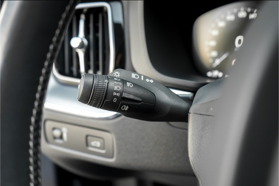 Volvo XC60 2.0 B5 Momentum Pro ACC HUD Pano Elek Trekhaak Ori NL 1e Eig