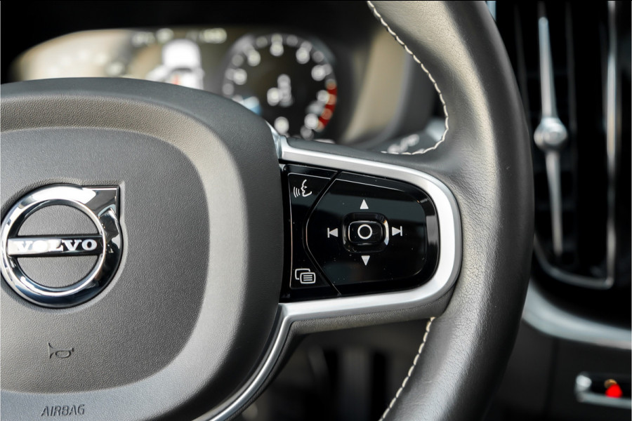 Volvo XC60 2.0 B5 Momentum Pro ACC HUD Pano Elek Trekhaak Ori NL 1e Eig