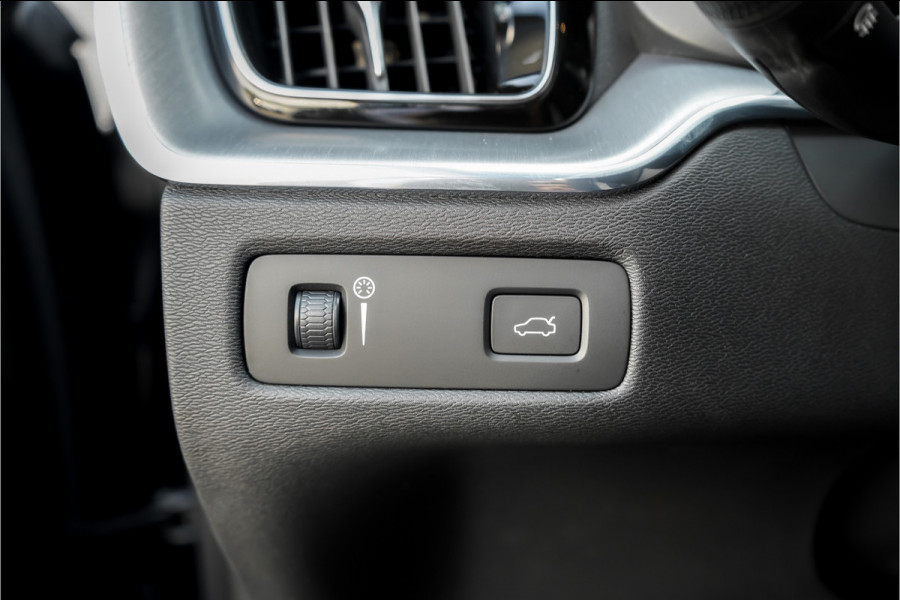 Volvo XC60 2.0 B5 Momentum Pro ACC HUD Pano Elek Trekhaak Ori NL 1e Eig