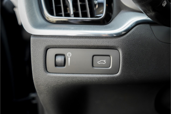 Volvo XC60 2.0 B5 Momentum Pro ACC HUD Pano Elek Trekhaak Ori NL 1e Eig