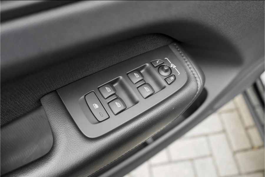 Volvo XC60 2.0 B5 Momentum Pro ACC HUD Pano Elek Trekhaak Ori NL 1e Eig