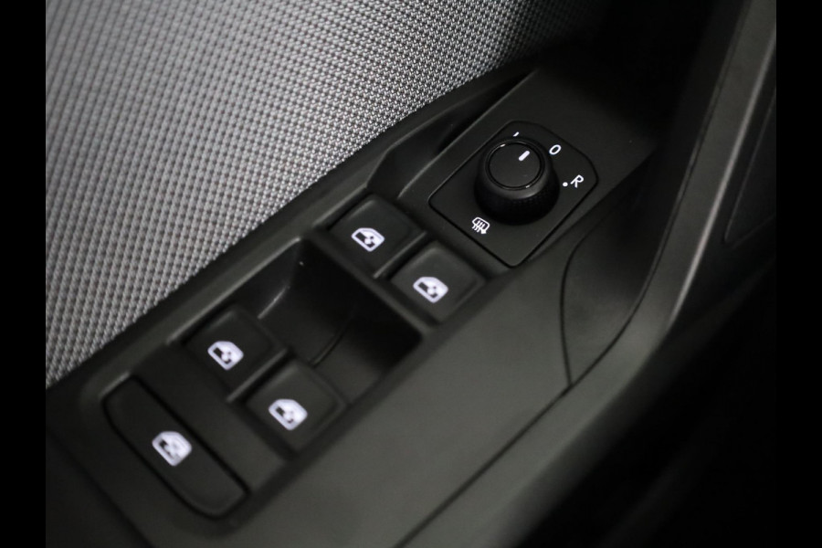 Seat Leon Sportstourer 1.5 TSI e-Hybrid Style Business Intense | Fiord Blue | Matrix LED Koplampen | Dode Hoek Detectie | Draadloze Carplay