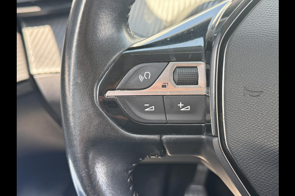 Peugeot 208 1.2 PureTech Allure | 100pk! | Rijklaar geleverd incl onderhoudsbeurt en 12 maanden BOVAG garantie! |