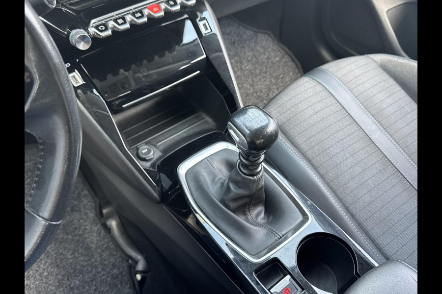Peugeot 208 1.2 PureTech Allure | 100pk! | Rijklaar geleverd incl onderhoudsbeurt en 12 maanden BOVAG garantie! |