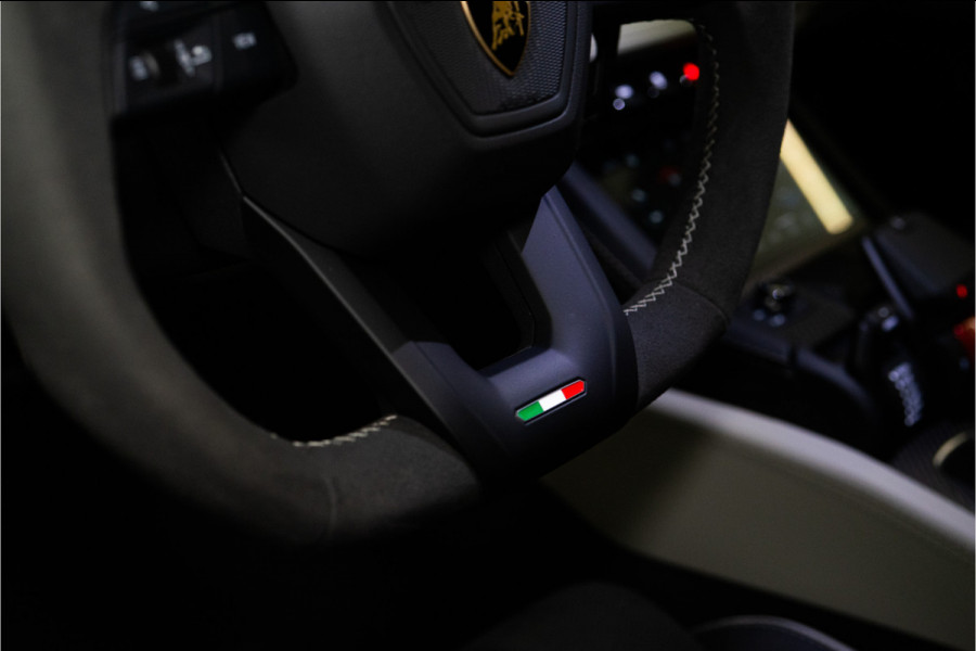 Lamborghini Urus 4.0 V8 Hybrid SE 800PK | Ad Personam | Grigio Keres Matt | Carbon | Akrapovic | 3D B&O | Service Package 5YR | 3 JAAR FABRIEKSGA GERESERVEERD