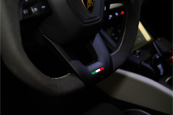 Lamborghini Urus 4.0 V8 Hybrid SE 800PK | Ad Personam | Grigio Keres Matt | Carbon | Akrapovic | 3D B&O | Service Package 5YR | 3 JAAR FABRIEKSGA GERESERVEERD