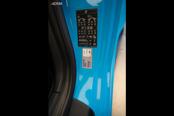 Porsche 911 3.0 Carrera GTS Miami Blue, Centerlock