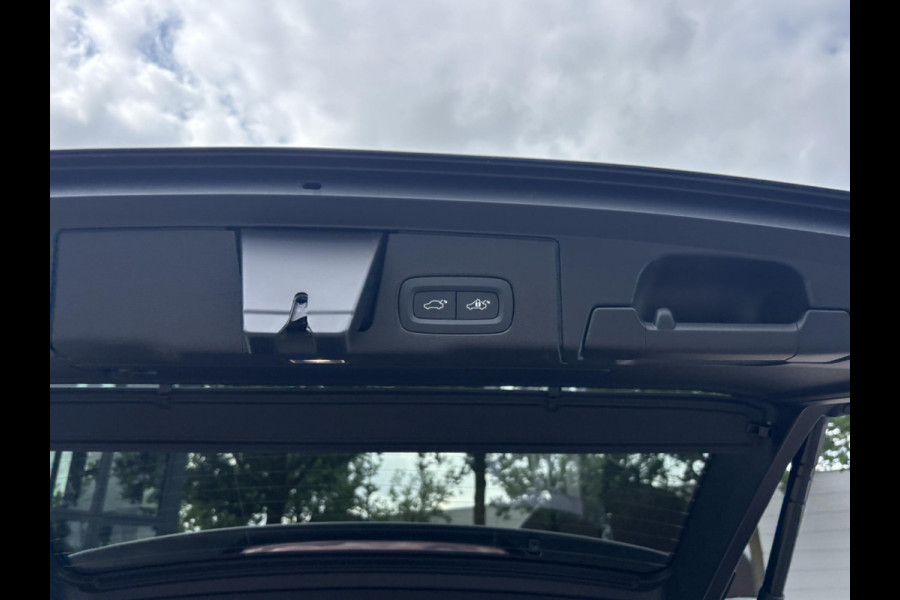 Volvo XC60 2.0 T6 Plug-in hybrid AWD Plus Black Edition 360 CAMERA | PANO | PREMIUM AUDIO | ELEK. STOELEN | ELEK. ACHTERKLEP | ADAP. CRUISE |