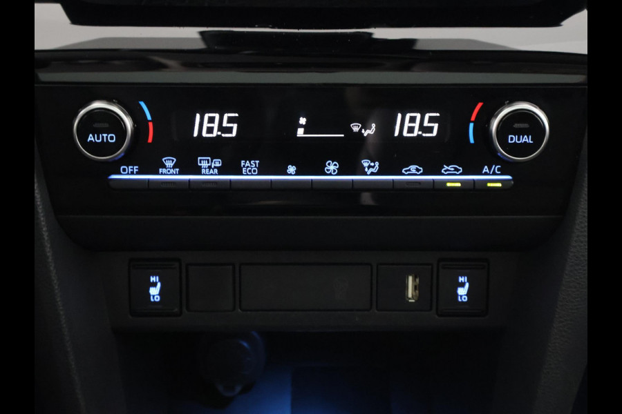 Toyota Yaris Cross 1.5 Hybrid Executive Bi-Tone | Panoramadak | Dodehoek Detectie | HUD | Navigatie