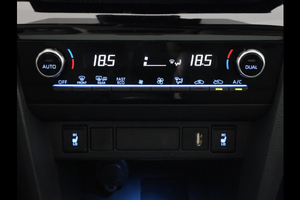 Toyota Yaris Cross 1.5 Hybrid Executive Bi-Tone | Panoramadak | Dodehoek Detectie | HUD | Navigatie