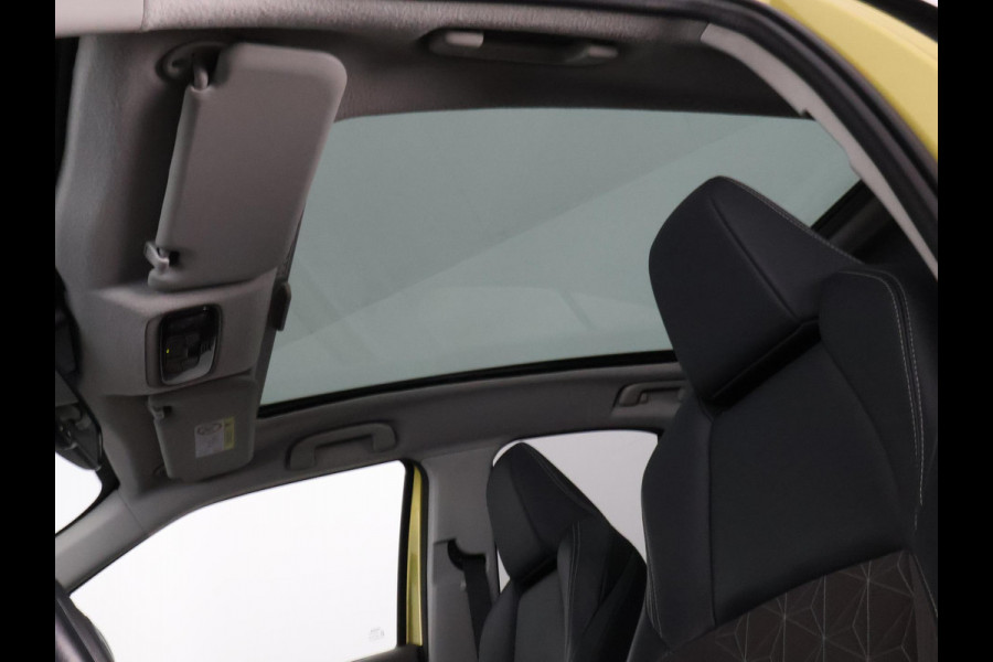 Toyota Yaris Cross 1.5 Hybrid Executive Bi-Tone | Panoramadak | Dodehoek Detectie | HUD | Navigatie