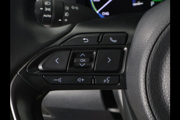 Toyota Yaris Cross 1.5 Hybrid Executive Bi-Tone | Panoramadak | Dodehoek Detectie | HUD | Navigatie