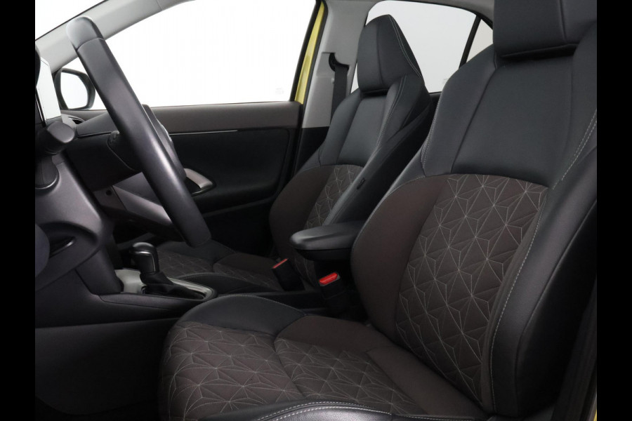 Toyota Yaris Cross 1.5 Hybrid Executive Bi-Tone | Panoramadak | Dodehoek Detectie | HUD | Navigatie