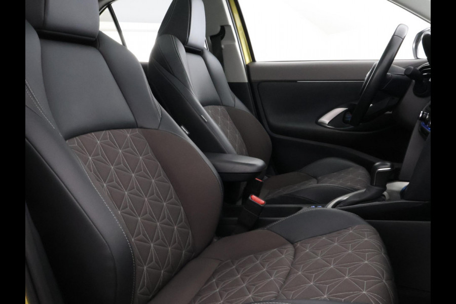 Toyota Yaris Cross 1.5 Hybrid Executive Bi-Tone | Panoramadak | Dodehoek Detectie | HUD | Navigatie