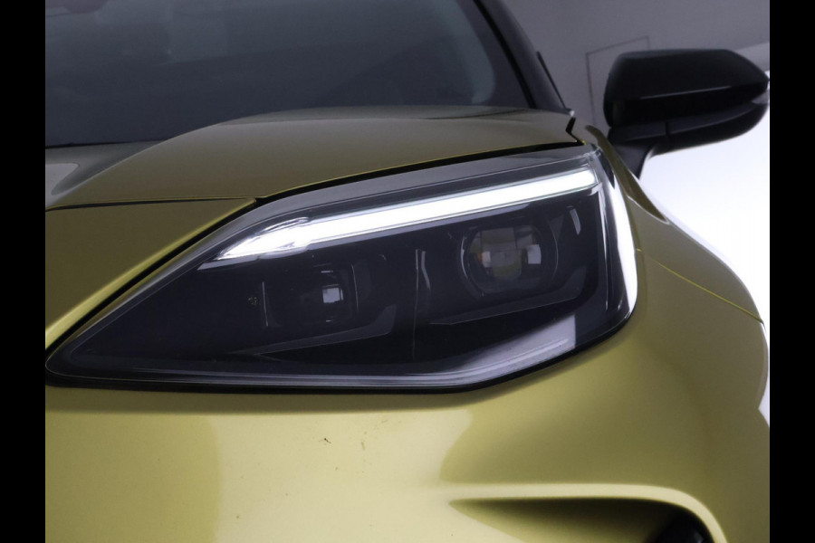 Toyota Yaris Cross 1.5 Hybrid Executive Bi-Tone | Panoramadak | Dodehoek Detectie | HUD | Navigatie