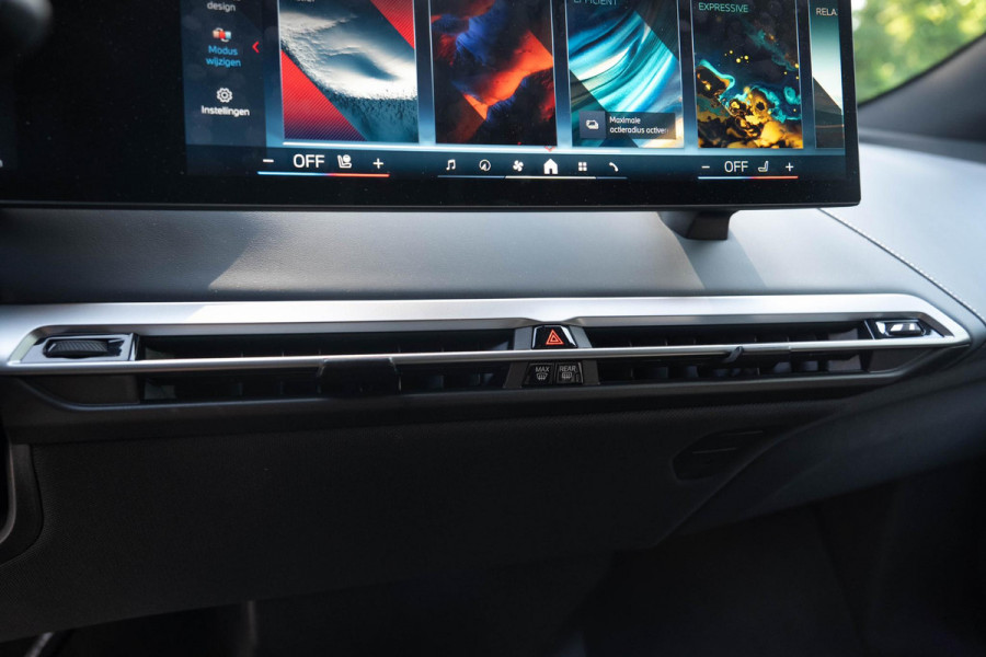 BMW iX xDrive M70 112 kWh | Suite Amido | Snelwegassistent* | 22 kW | 22'' 1027M | Harman/kardon
