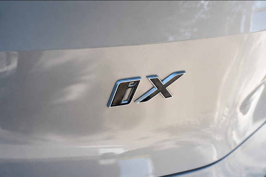 BMW iX xDrive M70 112 kWh | Suite Amido | Snelwegassistent* | 22 kW | 22'' 1027M | Harman/kardon