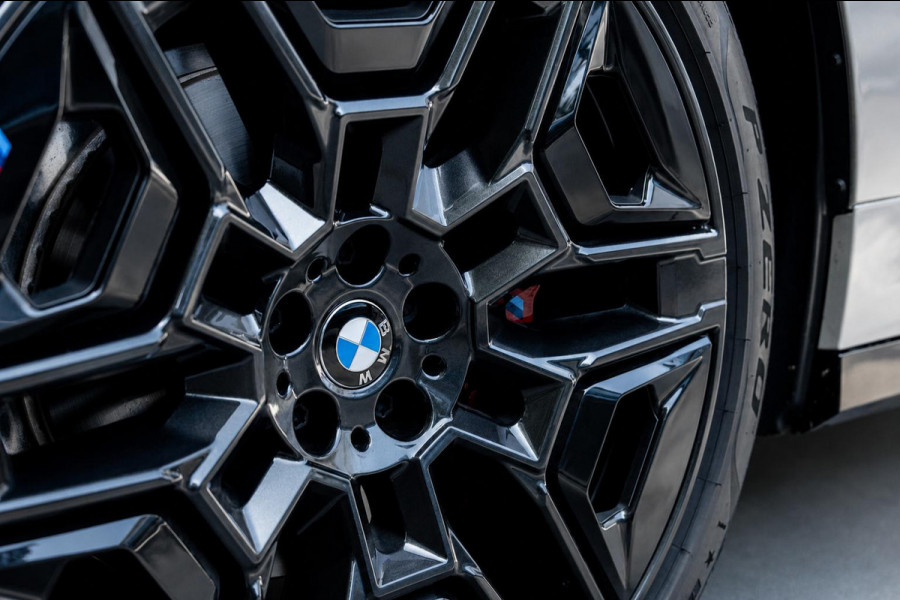 BMW iX xDrive M70 112 kWh | Suite Amido | Snelwegassistent* | 22 kW | 22'' 1027M | Harman/kardon