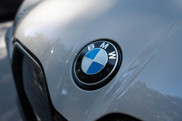 BMW iX xDrive M70 112 kWh | Suite Amido | Snelwegassistent* | 22 kW | 22'' 1027M | Harman/kardon