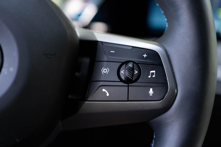 BMW iX xDrive M70 112 kWh | Suite Amido | Snelwegassistent* | 22 kW | 22'' 1027M | Harman/kardon