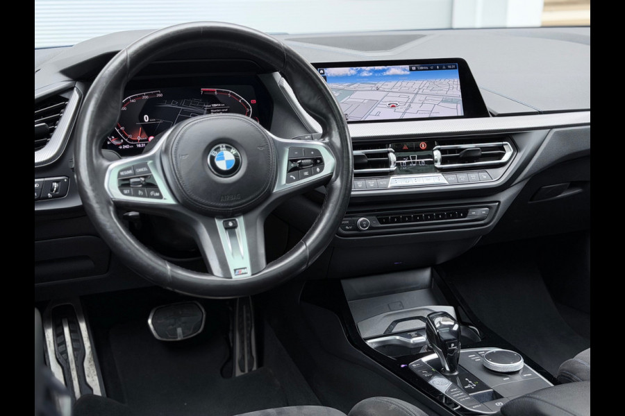 BMW 1-serie 118i Executive Edition Pano/Camera/HuD