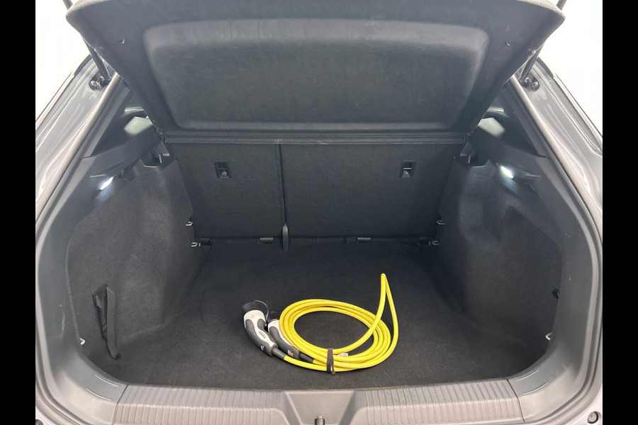 Volkswagen ID.4 Life 77 kWh SOH 93% | Trekhaak | Stoel/stuur verwarming | CarPlay | Adaptieve Cruise Control | Orgineel Nederlands