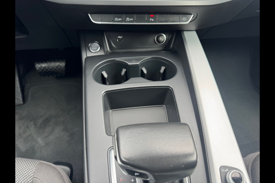 Audi A4 Avant 35 TFSI * Stoelverwarming * Parkeersensoren * Navigatie *