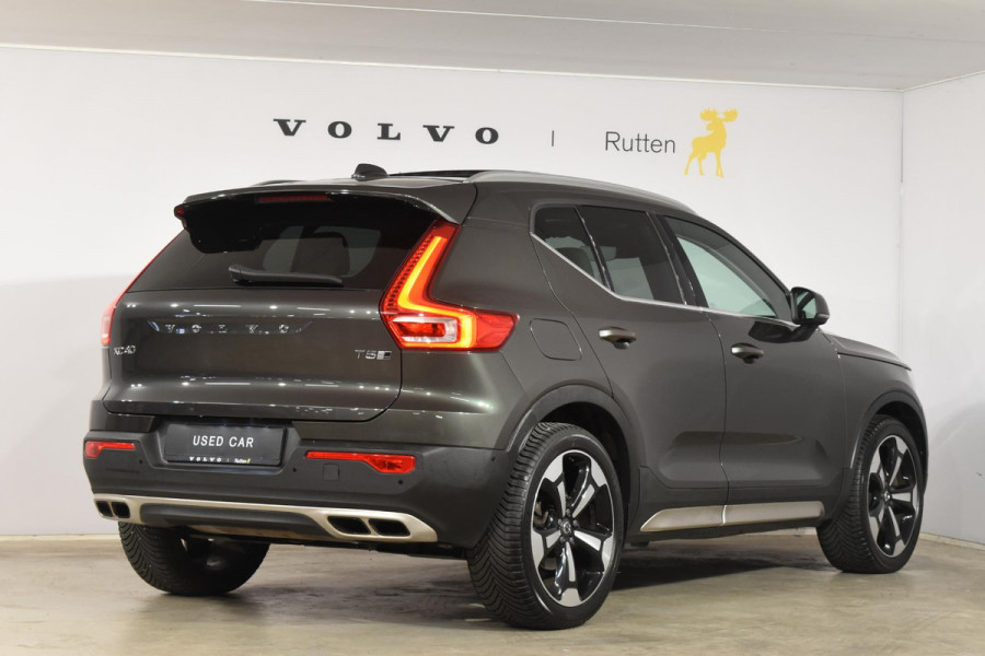 Volvo XC40 T5 247PK AWD Inscription Automaat / Navigatie / Adaptive Cruise control / 360 Camera / 20'' velgen / Panorama schuif-kanteldak / Harman Kardon / Elektrisch verstelbare stoelen met geheugen / Stoelverwarming v+a / Stuurverwarming / Trekhaak