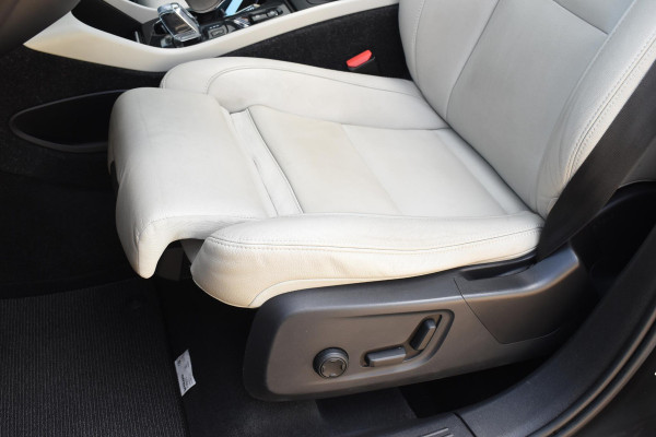 Volvo XC40 T5 247PK AWD Inscription Automaat / Navigatie / Adaptive Cruise control / 360 Camera / 20'' velgen / Panorama schuif-kanteldak / Harman Kardon / Elektrisch verstelbare stoelen met geheugen / Stoelverwarming v+a / Stuurverwarming / Trekhaak