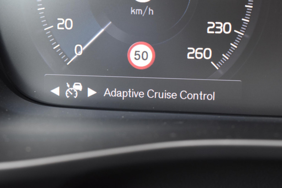 Volvo XC40 T5 247PK AWD Inscription Automaat / Navigatie / Adaptive Cruise control / 360 Camera / 20'' velgen / Panorama schuif-kanteldak / Harman Kardon / Elektrisch verstelbare stoelen met geheugen / Stoelverwarming v+a / Stuurverwarming / Trekhaak
