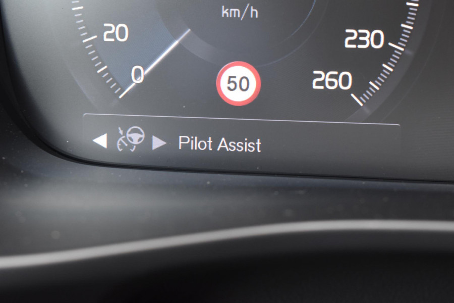 Volvo XC40 T5 247PK AWD Inscription Automaat / Navigatie / Adaptive Cruise control / 360 Camera / 20'' velgen / Panorama schuif-kanteldak / Harman Kardon / Elektrisch verstelbare stoelen met geheugen / Stoelverwarming v+a / Stuurverwarming / Trekhaak