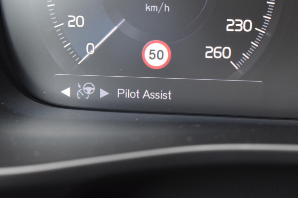 Volvo XC40 T5 247PK AWD Inscription Automaat / Navigatie / Adaptive Cruise control / 360 Camera / 20'' velgen / Panorama schuif-kanteldak / Harman Kardon / Elektrisch verstelbare stoelen met geheugen / Stoelverwarming v+a / Stuurverwarming / Trekhaak