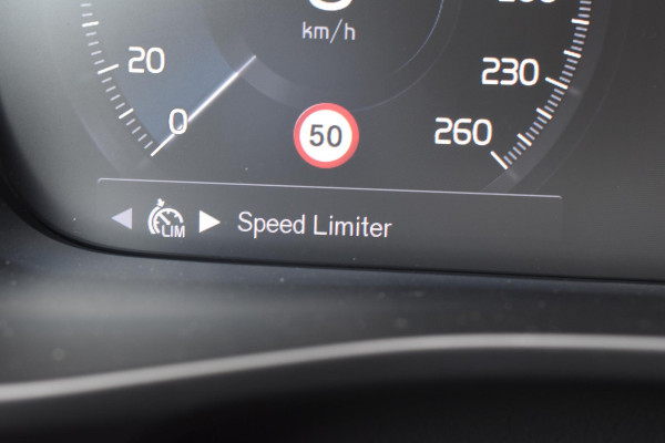 Volvo XC40 T5 247PK AWD Inscription Automaat / Navigatie / Adaptive Cruise control / 360 Camera / 20'' velgen / Panorama schuif-kanteldak / Harman Kardon / Elektrisch verstelbare stoelen met geheugen / Stoelverwarming v+a / Stuurverwarming / Trekhaak