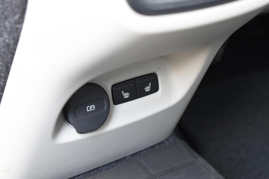 Volvo XC40 T5 247PK AWD Inscription Automaat / Navigatie / Adaptive Cruise control / 360 Camera / 20'' velgen / Panorama schuif-kanteldak / Harman Kardon / Elektrisch verstelbare stoelen met geheugen / Stoelverwarming v+a / Stuurverwarming / Trekhaak