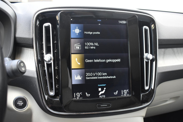 Volvo XC40 T5 247PK AWD Inscription Automaat / Navigatie / Adaptive Cruise control / 360 Camera / 20'' velgen / Panorama schuif-kanteldak / Harman Kardon / Elektrisch verstelbare stoelen met geheugen / Stoelverwarming v+a / Stuurverwarming / Trekhaak