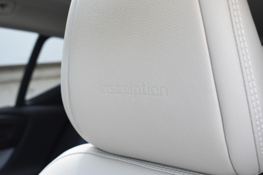 Volvo XC40 T5 247PK AWD Inscription Automaat / Navigatie / Adaptive Cruise control / 360 Camera / 20'' velgen / Panorama schuif-kanteldak / Harman Kardon / Elektrisch verstelbare stoelen met geheugen / Stoelverwarming v+a / Stuurverwarming / Trekhaak