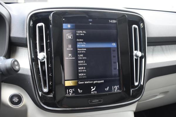Volvo XC40 T5 247PK AWD Inscription Automaat / Navigatie / Adaptive Cruise control / 360 Camera / 20'' velgen / Panorama schuif-kanteldak / Harman Kardon / Elektrisch verstelbare stoelen met geheugen / Stoelverwarming v+a / Stuurverwarming / Trekhaak