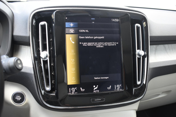 Volvo XC40 T5 247PK AWD Inscription Automaat / Navigatie / Adaptive Cruise control / 360 Camera / 20'' velgen / Panorama schuif-kanteldak / Harman Kardon / Elektrisch verstelbare stoelen met geheugen / Stoelverwarming v+a / Stuurverwarming / Trekhaak